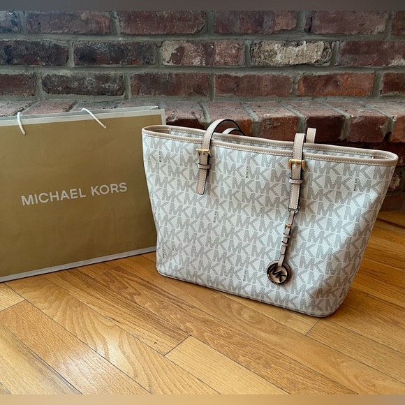 **SOLD** Michael Kors Vanilla Monogram Jet Set Travel Tote - Picture 2 of 14